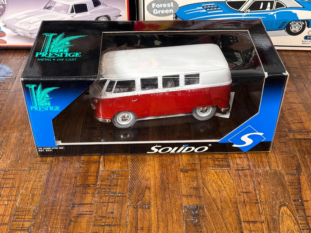 Solido Prestige 1966 Volkswagon VW Combi Vitre Van Bus Split Window 8031 New